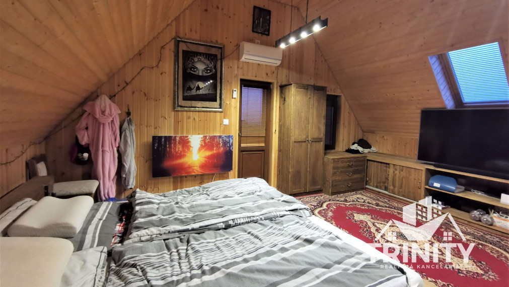 Na prenájom moderná poschodová chata v obci Čaka