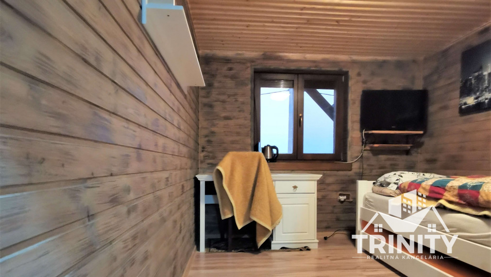 Na prenájom moderná poschodová chata v obci Čaka