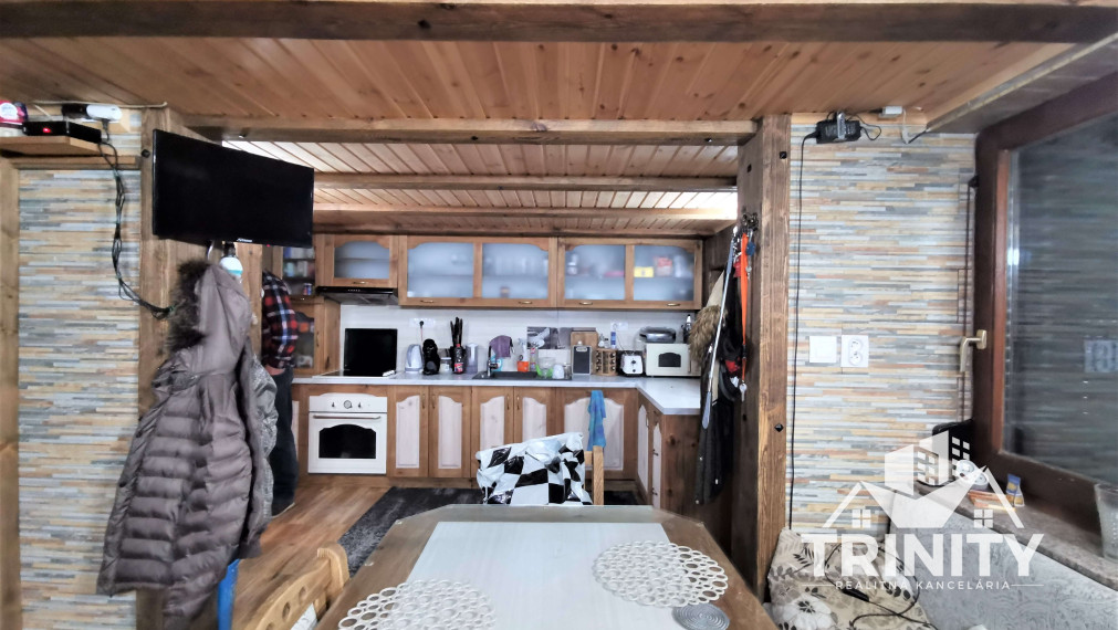 Na prenájom moderná poschodová chata v obci Čaka