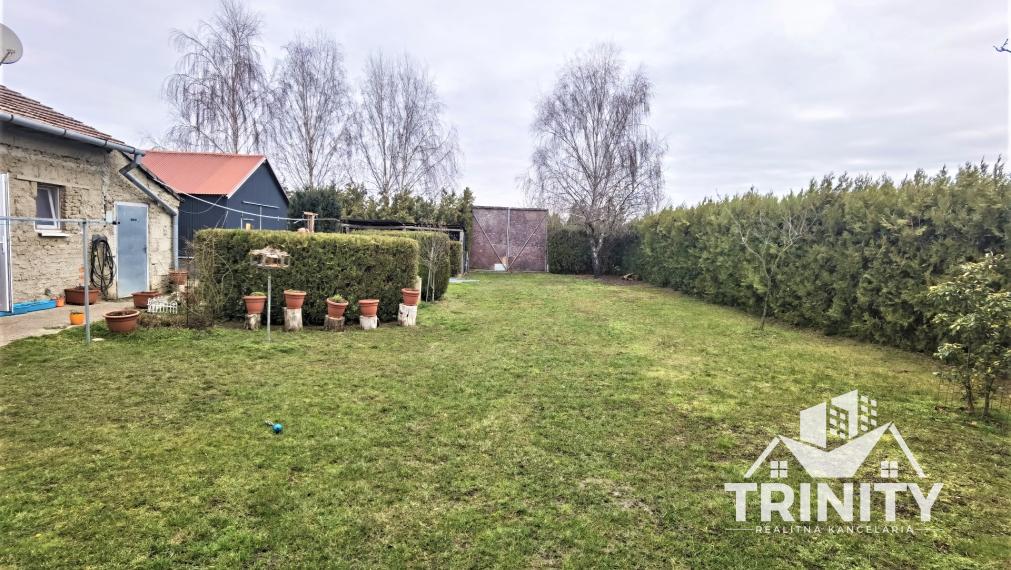 NA PREDAJ 3-izbový rodinný dom s veľkým pozemkom v obci Jatov