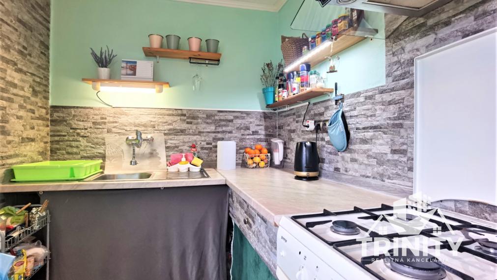 NA PREDAJ 3-izbový rodinný dom s veľkým pozemkom v obci Jatov