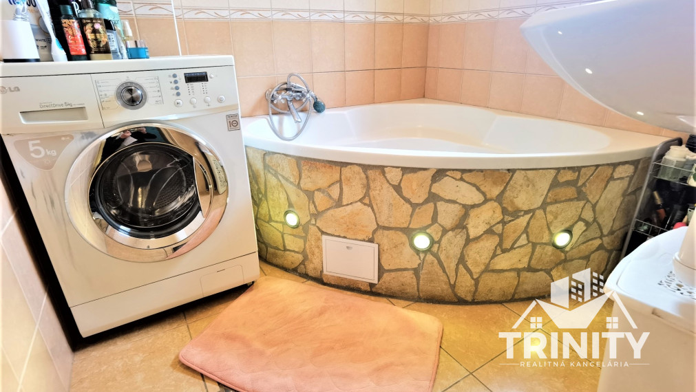 NA PREDAJ 3-izbový rodinný dom s veľkým pozemkom v obci Jatov