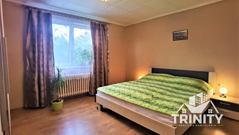 NA PREDAJ 3-izbový rodinný dom s veľkým pozemkom v obci Jatov