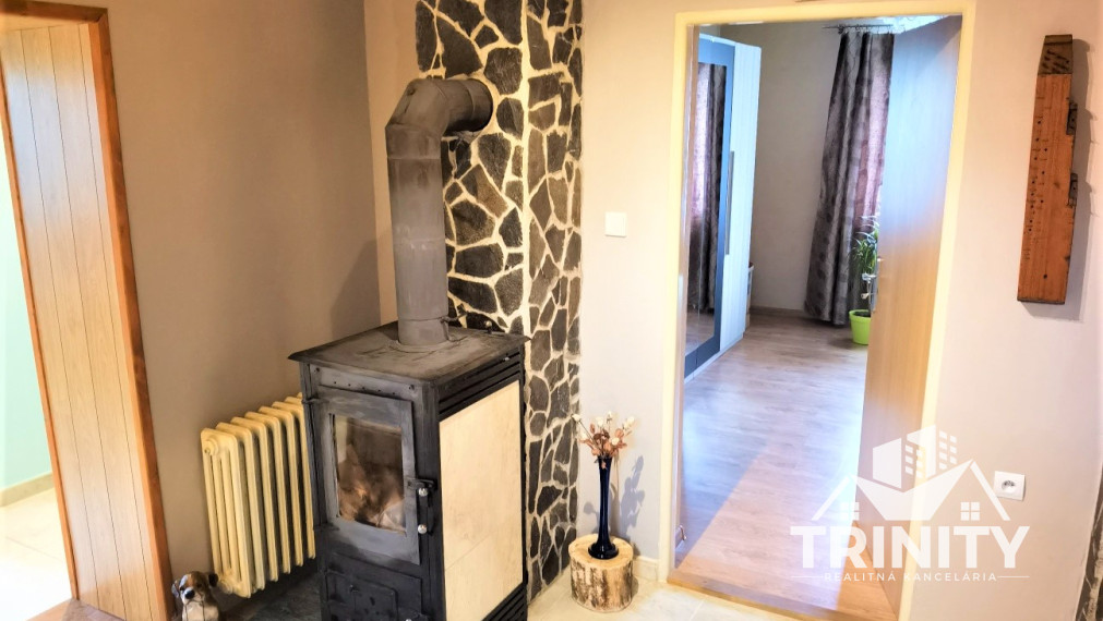 NA PREDAJ 3-izbový rodinný dom s veľkým pozemkom v obci Jatov