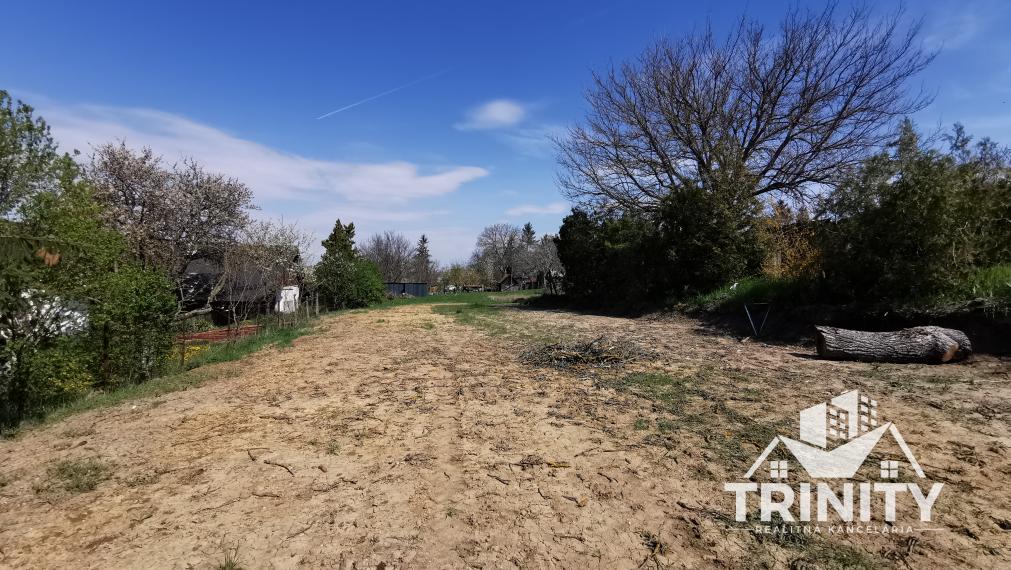 Znížená cena ! Na predaj vyčistený stavebný pozemok v obci Čechy