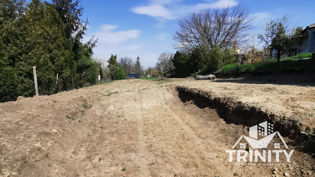 Znížená cena ! Na predaj vyčistený stavebný pozemok v obci Čechy