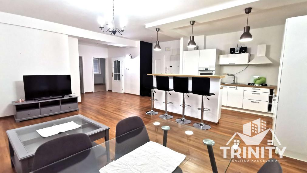 Na prenájom luxusný veľký priestranný 3-izbový byt s balkónom v meste Nové Zámky