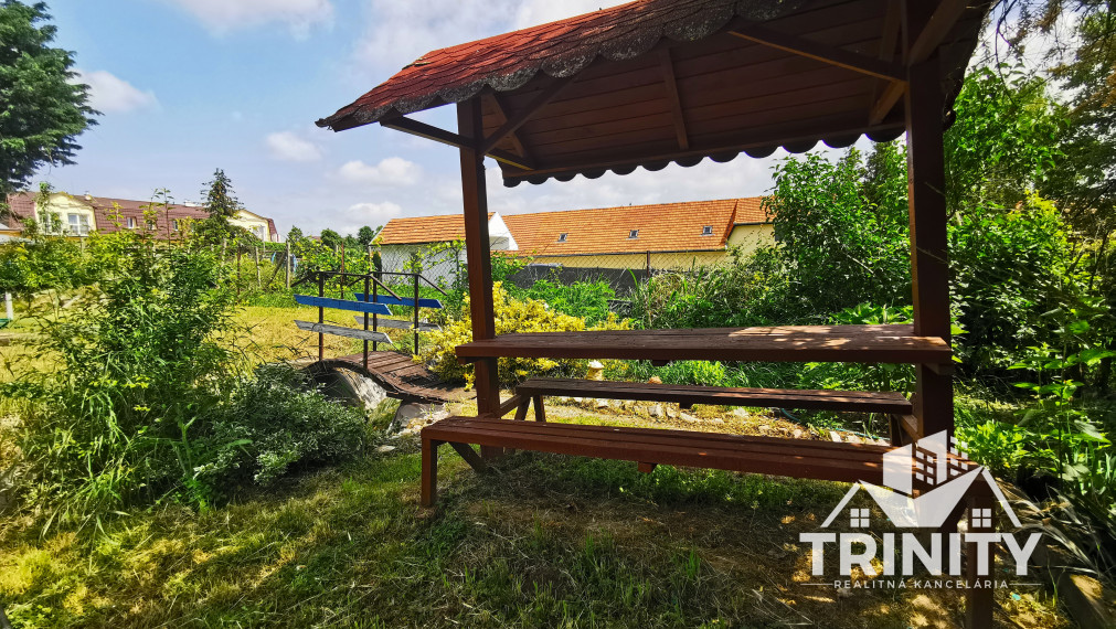 Na predaj apartmánový rodinný dom v obci Podhájska