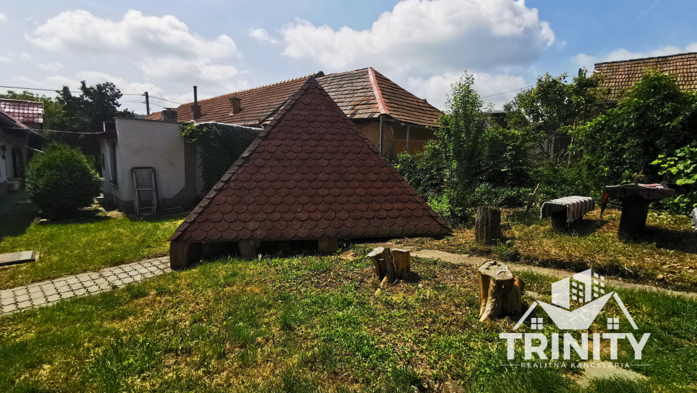 Na predaj apartmánový rodinný dom v obci Podhájska