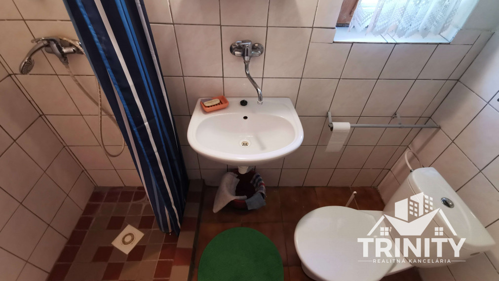 Na predaj apartmánový rodinný dom v obci Podhájska