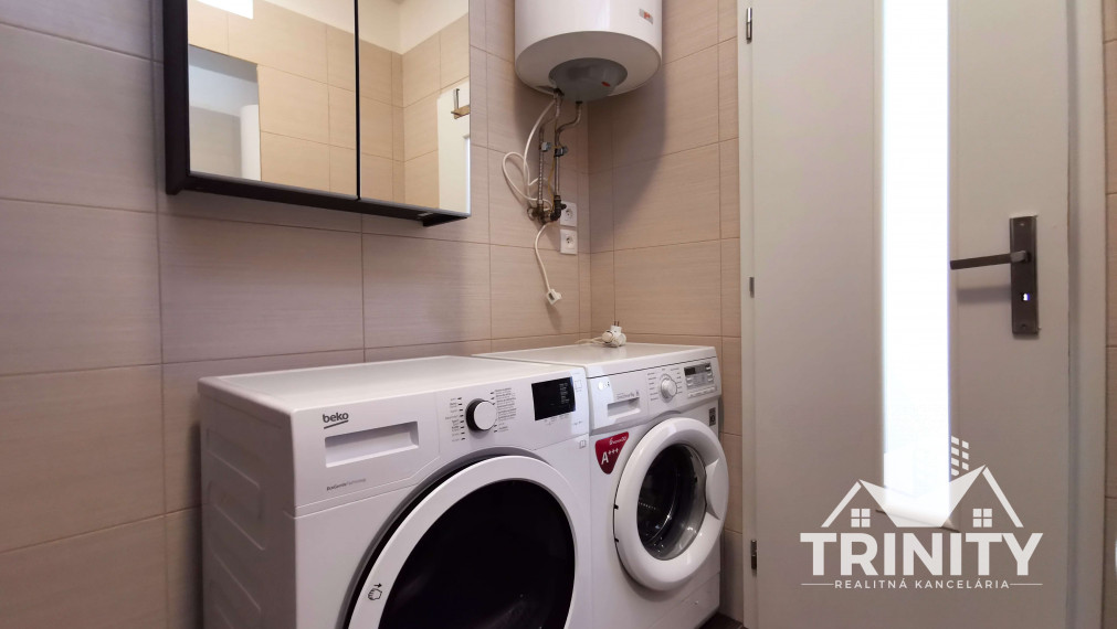 Na prenájom krásny 1-izbový byt s balkónom v Nových Zámkoch