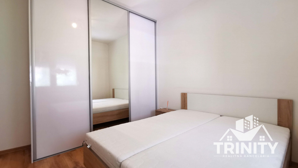 Na prenájom krásny 1-izbový byt s balkónom v Nových Zámkoch