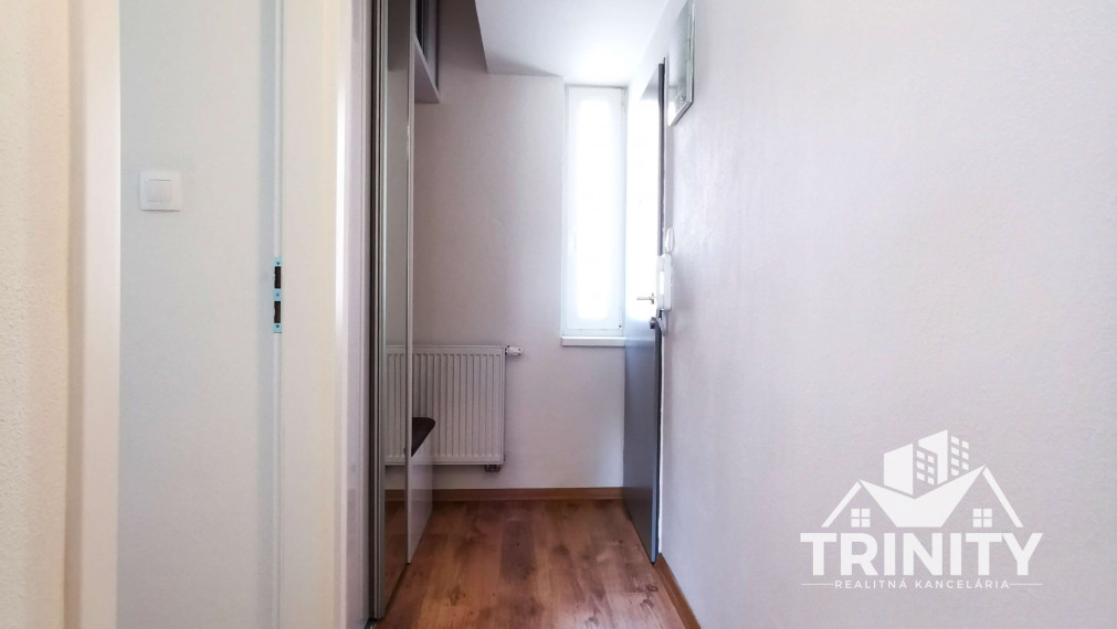 Na prenájom krásny 1-izbový byt s balkónom v Nových Zámkoch