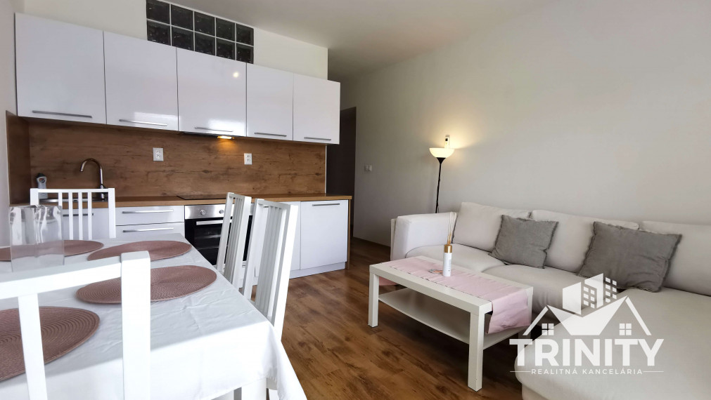 Na prenájom krásny 1-izbový byt s balkónom v Nových Zámkoch