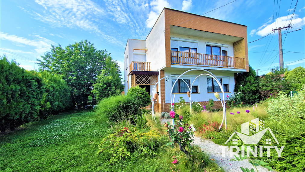 EXKLUZÍVNE NA PREDAJ poschodový rodinný dom v obci Zemné, 3D prehliadka