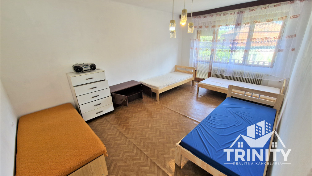 EXKLUZÍVNE NA PREDAJ poschodový rodinný dom v obci Zemné, 3D prehliadka