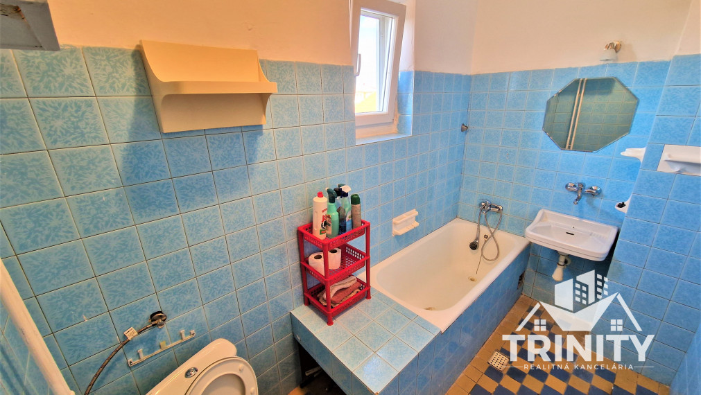 EXKLUZÍVNE NA PREDAJ poschodový rodinný dom v obci Zemné, 3D prehliadka