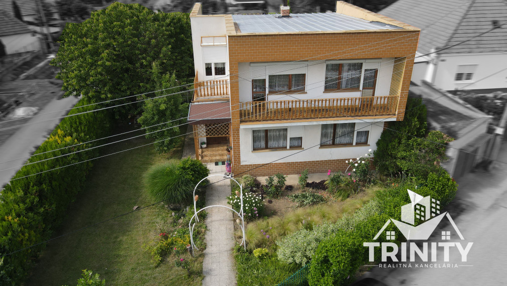 EXKLUZÍVNE NA PREDAJ poschodový rodinný dom v obci Zemné, 3D prehliadka