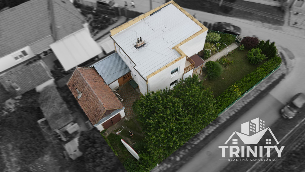 EXKLUZÍVNE NA PREDAJ poschodový rodinný dom v obci Zemné, 3D prehliadka