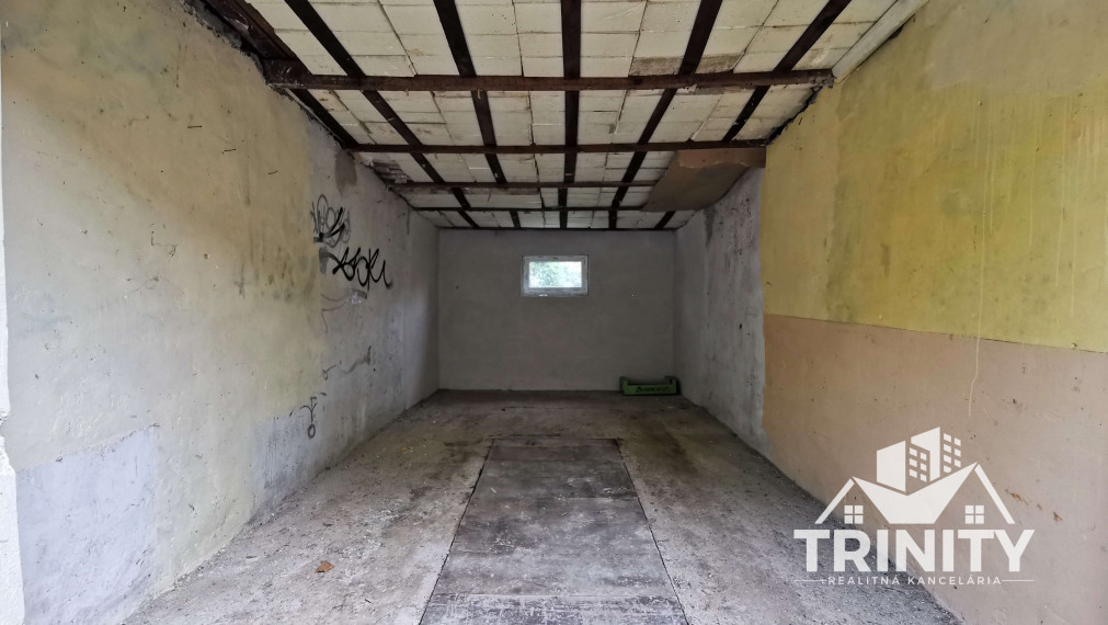 Na prenájom garáž v centre mesta v Nových Zámkoch