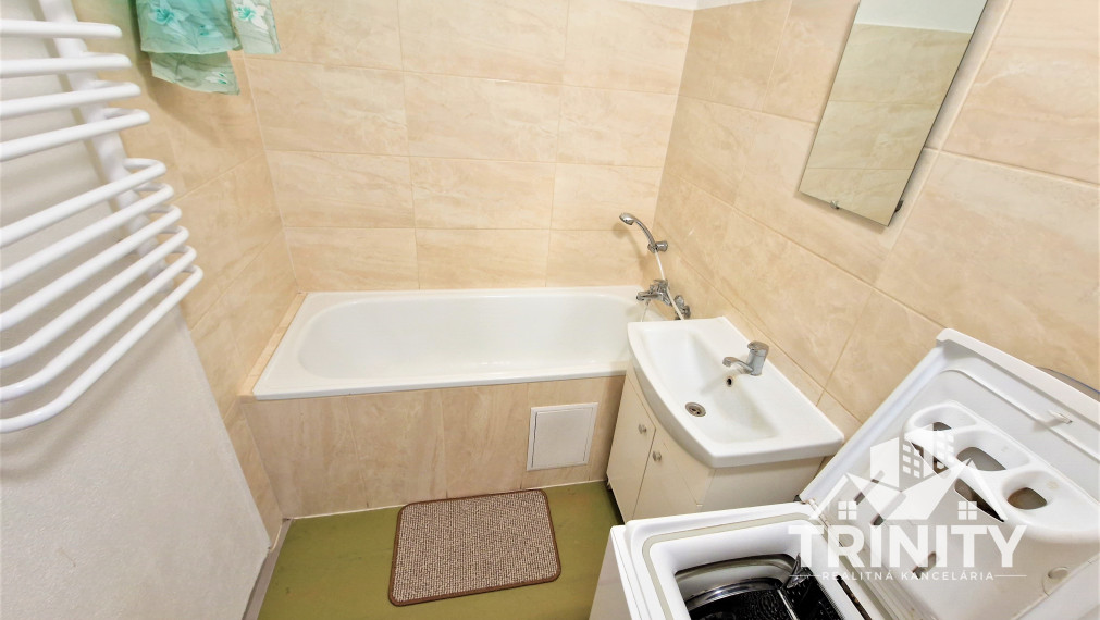 Na predaj čiastočne prerobený 1-izbový byt v meste Šurany