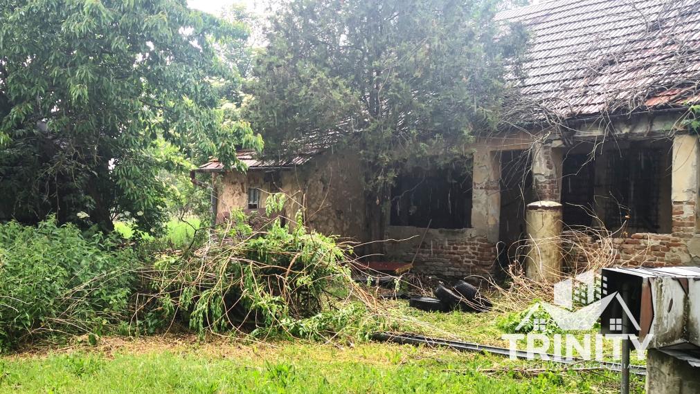 Na predaj stavebný pozemok so starším domom v obci Kolta