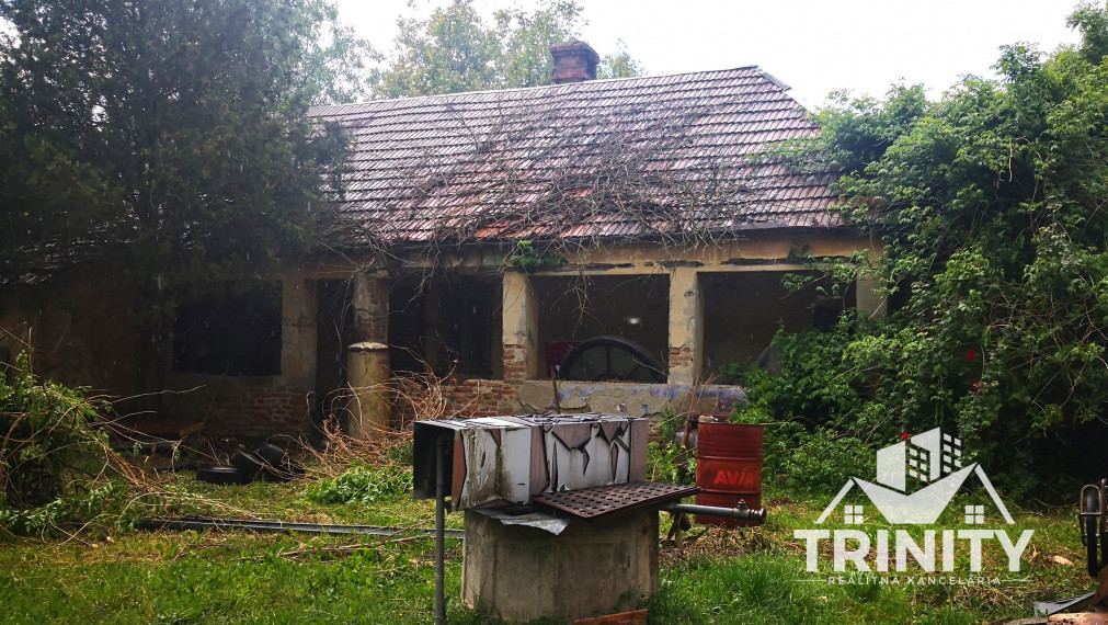 Na predaj stavebný pozemok so starším domom v obci Kolta