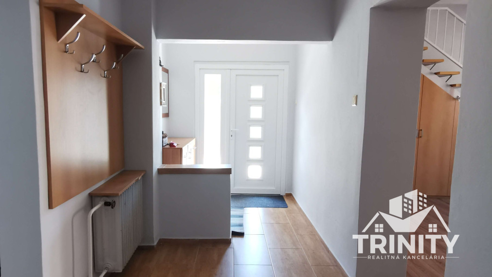 Na predaj 6-izbový priestranný dvojpodlažný rodinný dom v Nových Zámkoch