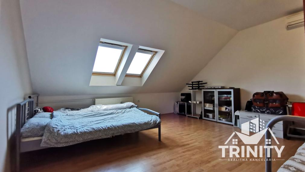 Na predaj 6-izbový priestranný dvojpodlažný rodinný dom v Nových Zámkoch