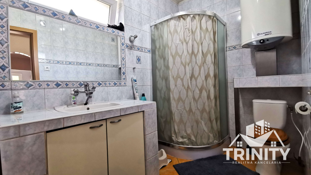 Na predaj 6-izbový priestranný dvojpodlažný rodinný dom v Nových Zámkoch