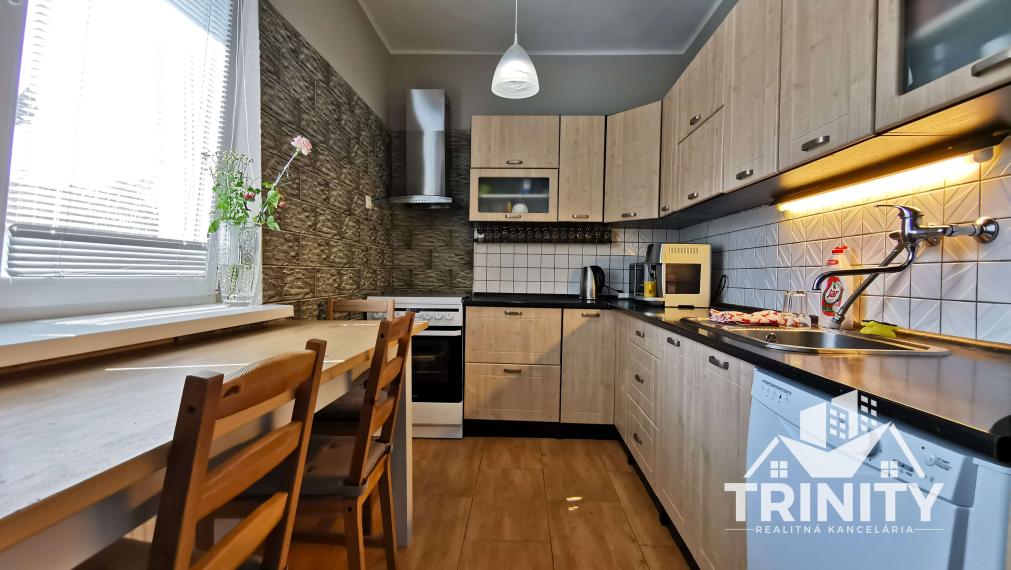 Na predaj 6-izbový priestranný dvojpodlažný rodinný dom v Nových Zámkoch