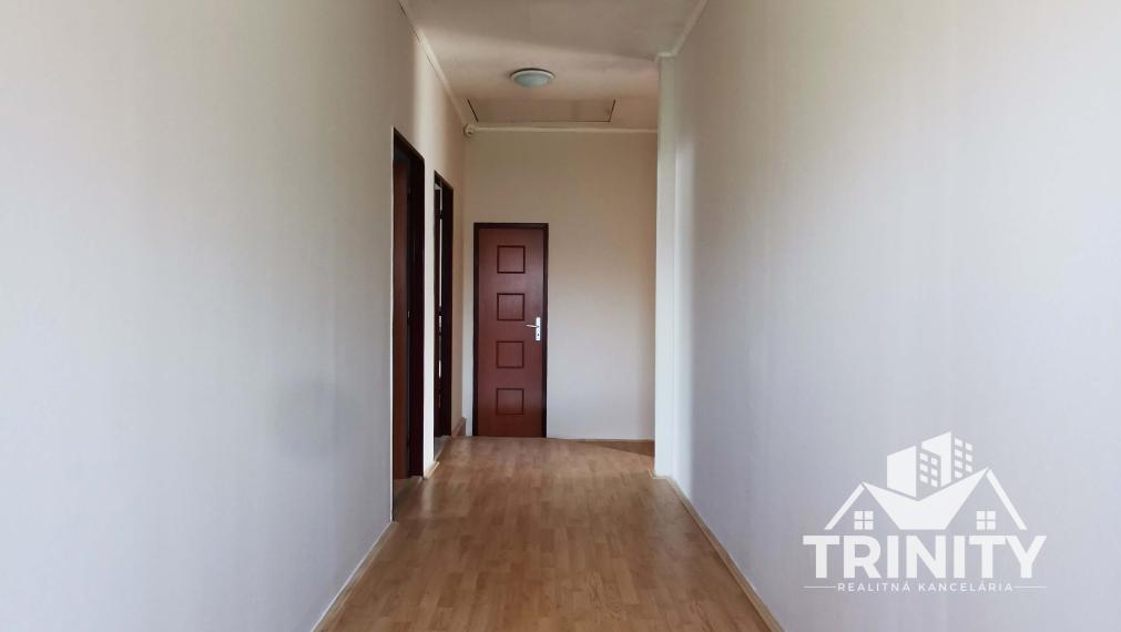 Na predaj 6-izbový priestranný dvojpodlažný rodinný dom v Nových Zámkoch