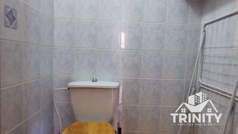 Na predaj 6-izbový priestranný dvojpodlažný rodinný dom v Nových Zámkoch