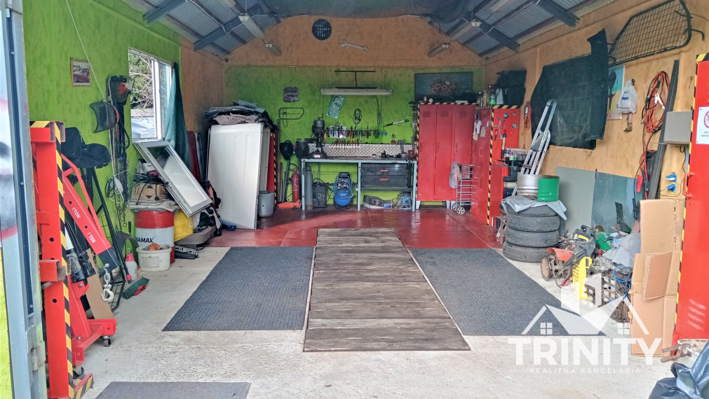 NA PREDAJ 3-izbový rodinný dom s veľkým pozemkom v obci Jatov