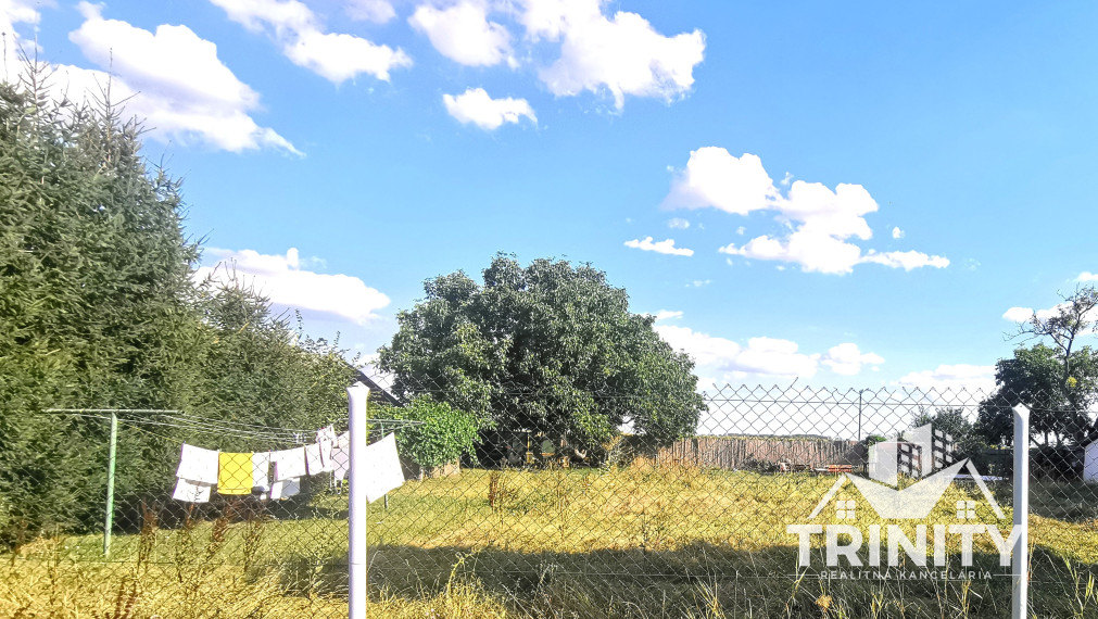 Na predaj  slnečný stavebný pozemok v obci Rastislavice