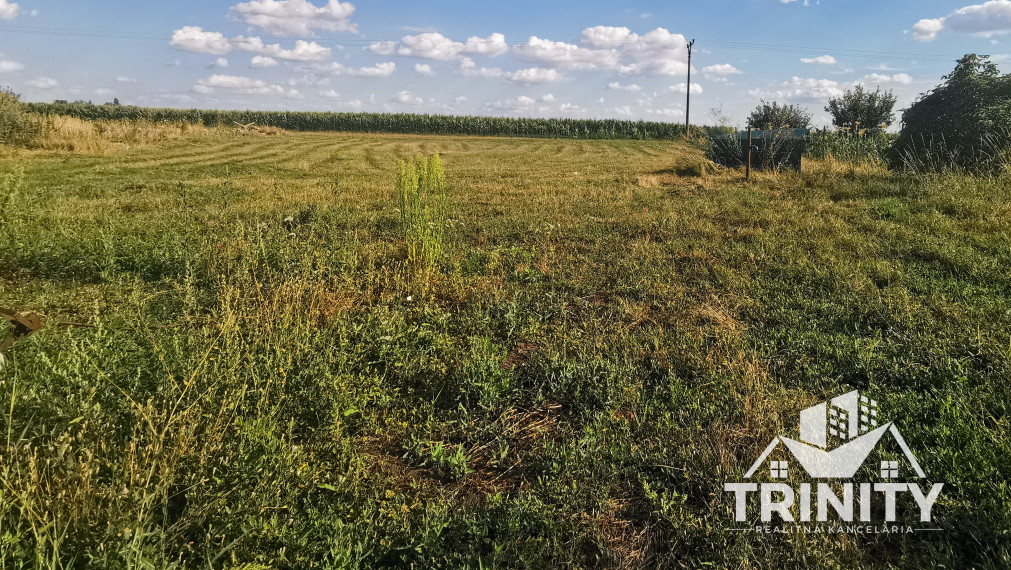 Na predaj  slnečný stavebný pozemok v obci Rastislavice