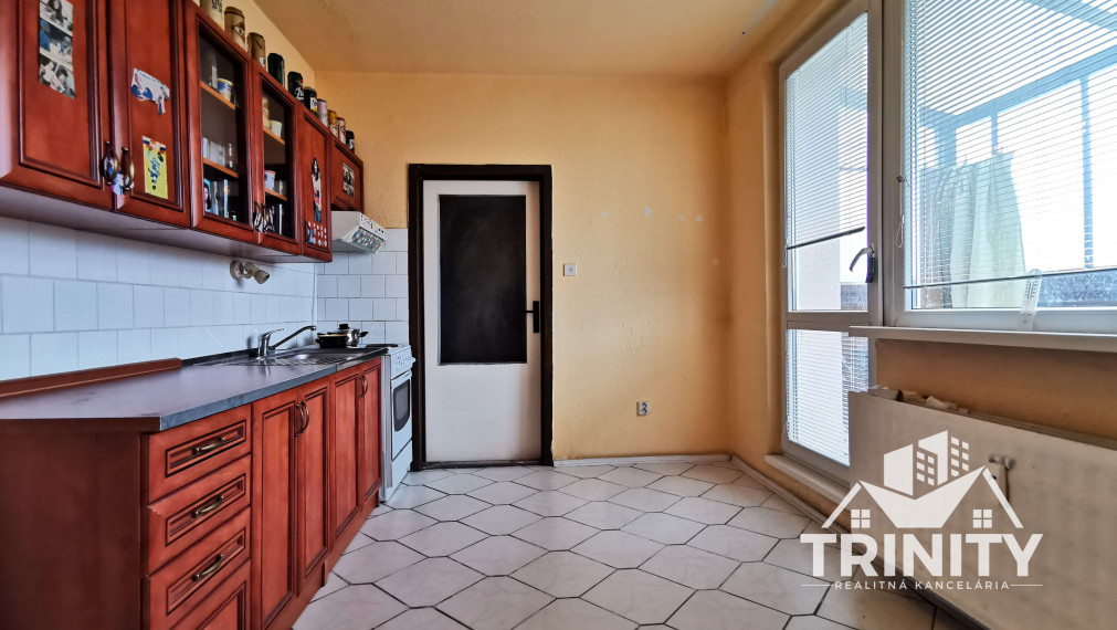 Rezervovaný  - predaj čiastočne zrekonštruovaný 3-izbový byt v Nových Zámkoch