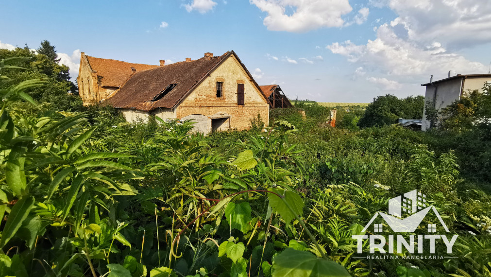 Znížená cena - Na predaj stavebný pozemok v obci Trávnica