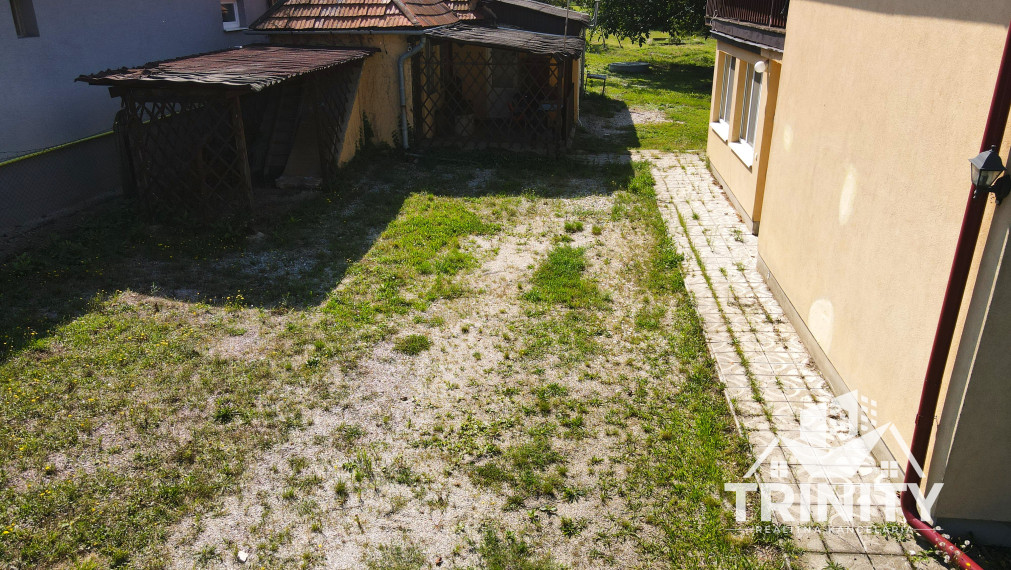 Na predaj Podlažný rodinný dom / Penzión v obci Radava