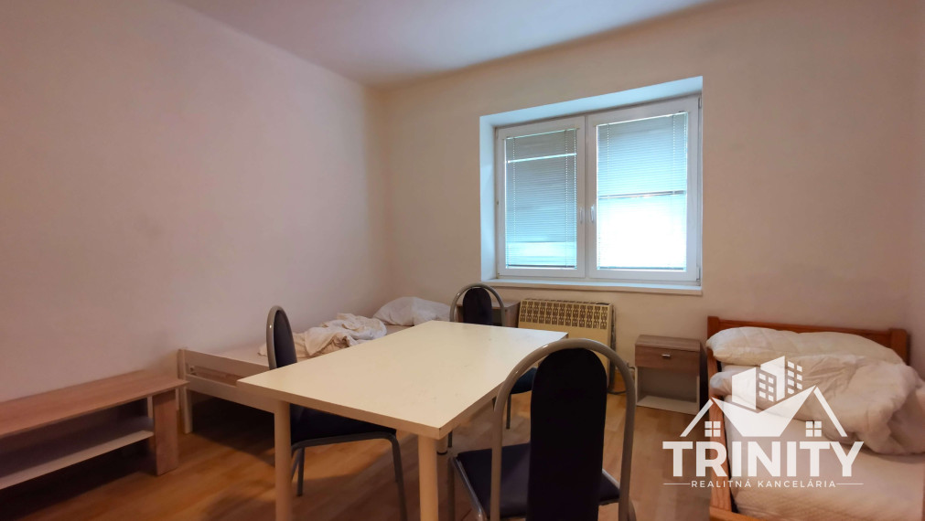 Na predaj Podlažný rodinný dom / Penzión v obci Radava