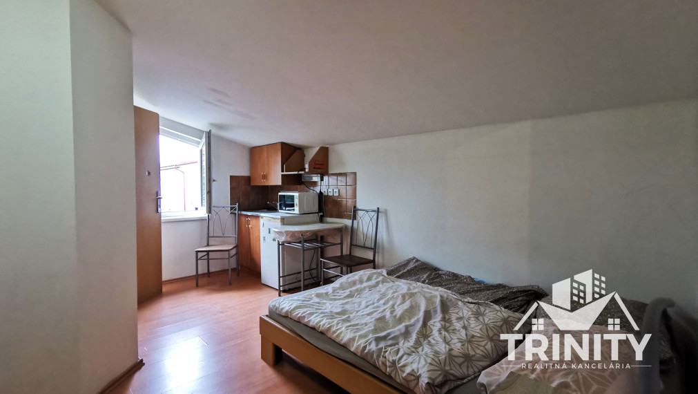 Na predaj Podlažný rodinný dom / Penzión v obci Radava