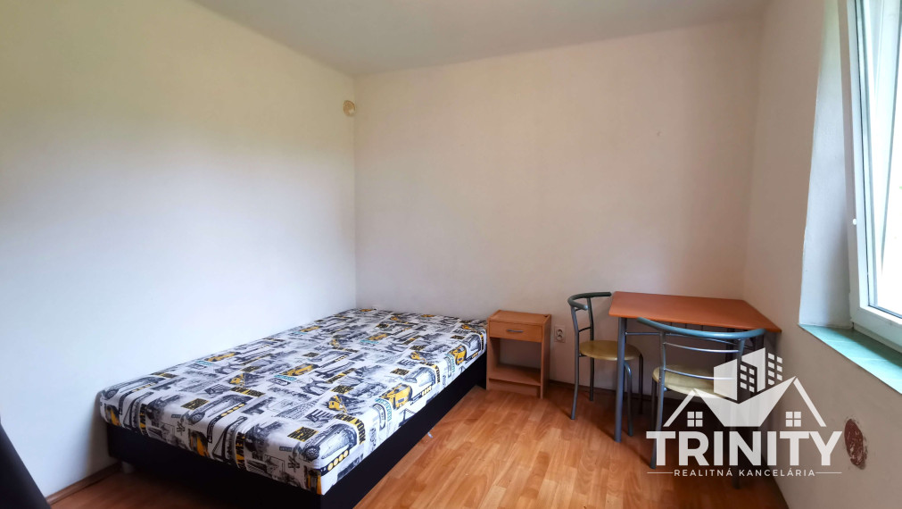 Na predaj Podlažný rodinný dom / Penzión v obci Radava