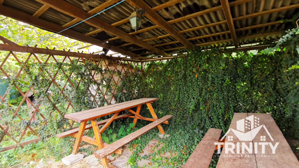 Na predaj Podlažný rodinný dom / Penzión v obci Radava