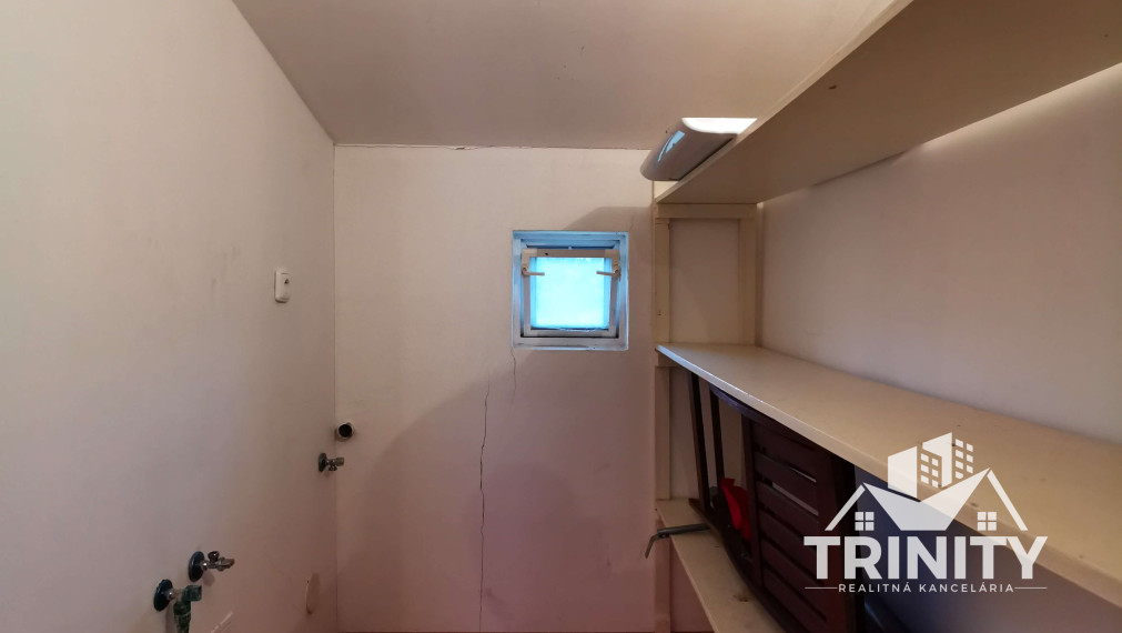 Na predaj Podlažný rodinný dom / Penzión v obci Radava