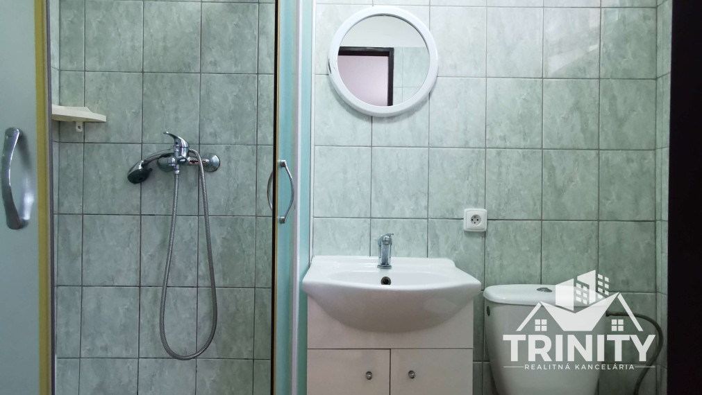 Na predaj Podlažný rodinný dom / Penzión v obci Radava