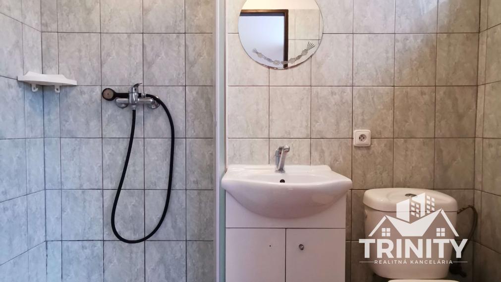 Na predaj Podlažný rodinný dom / Penzión v obci Radava