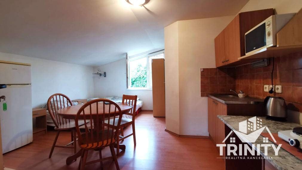 Na predaj Podlažný rodinný dom / Penzión v obci Radava