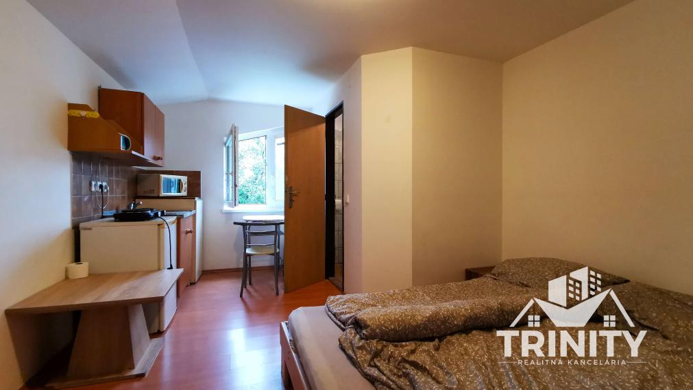 Na predaj Podlažný rodinný dom / Penzión v obci Radava