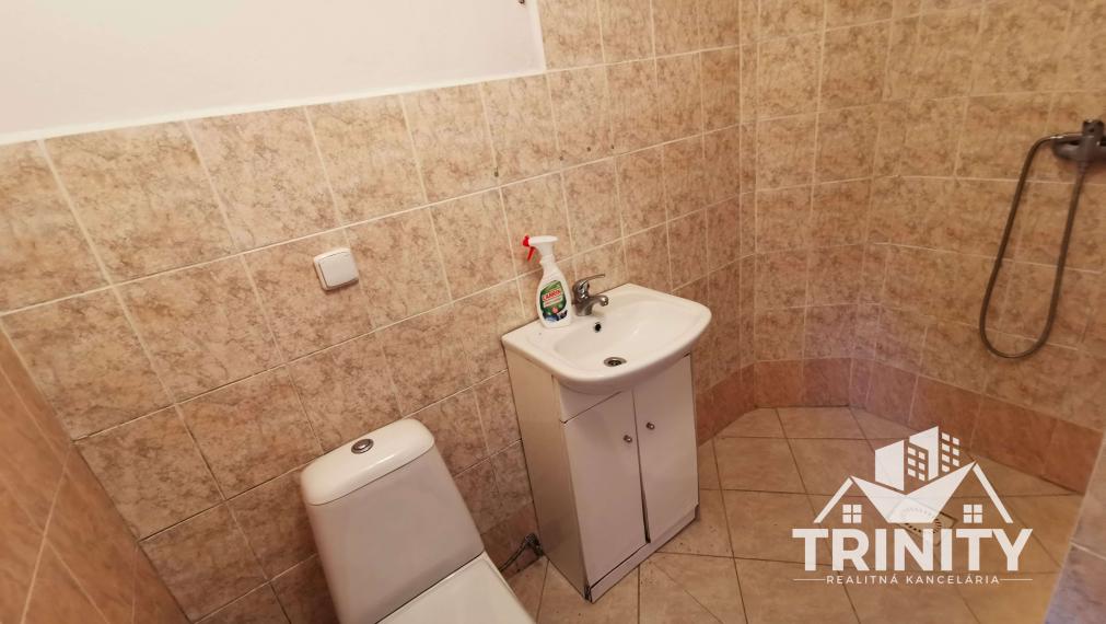 Na predaj Podlažný rodinný dom / Penzión v obci Radava