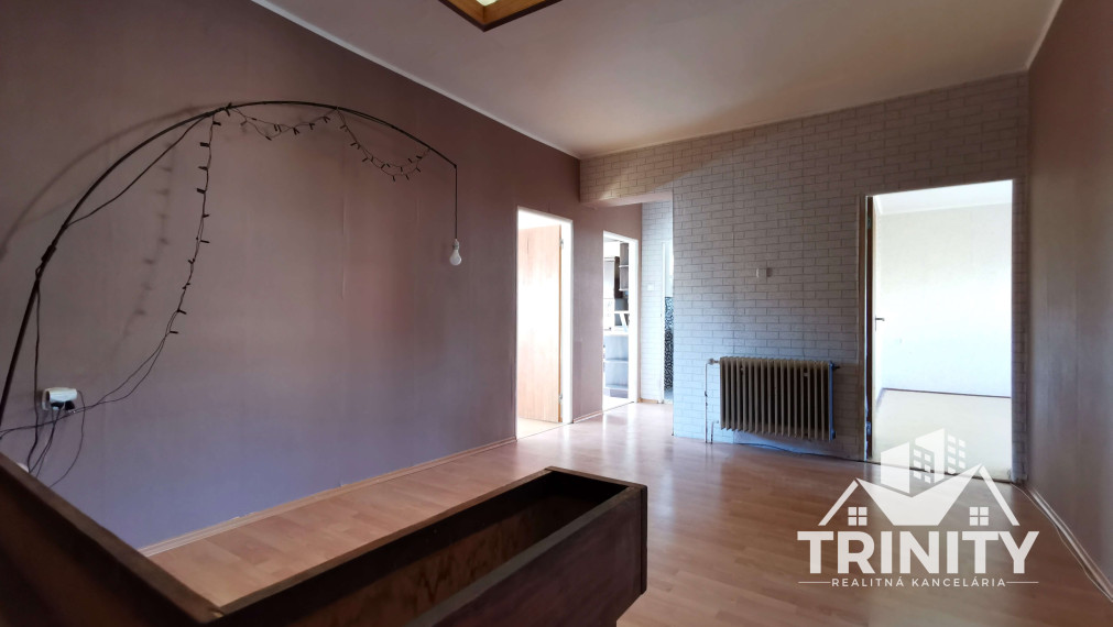 Na predaj poschodový 7-izbový rodinný dom v meste Nové Zámky